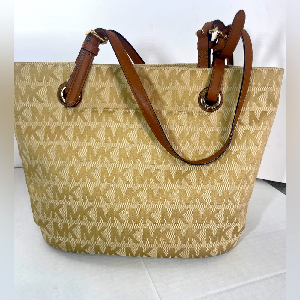Michael Kors Signature Shoulder Bag Tan Purse Hand Bag 14x11x6
